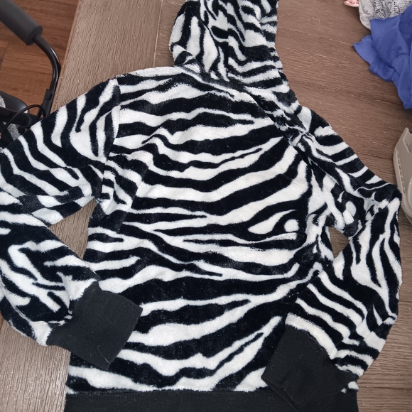 Girls Size Medium, Bestees Zebra Print Fleece Hoodie - Picture 2 of 3